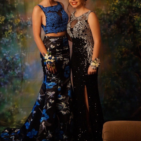 Prom dress!! - Picture 2 of 3